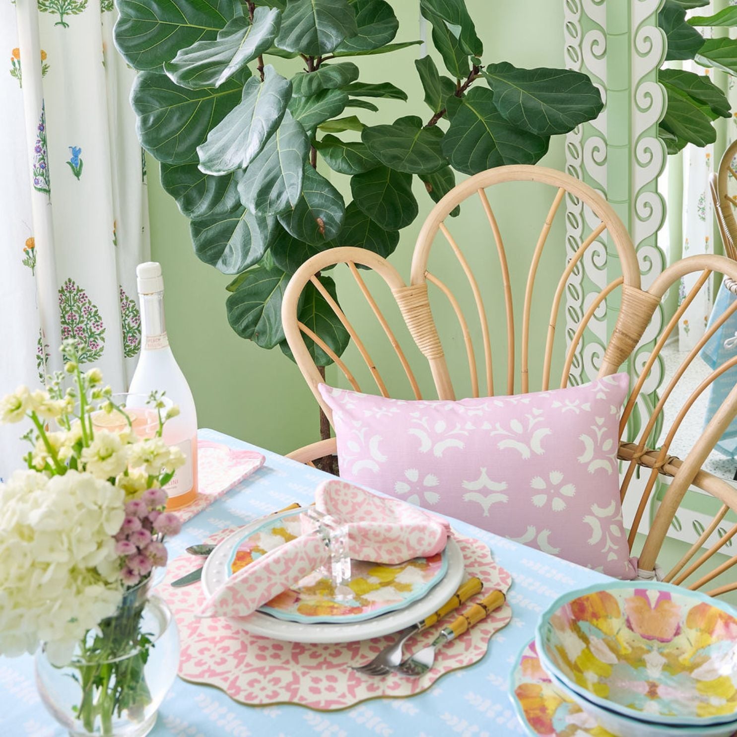 Porto Tiles Blush Scalloped Dinner Napkins - Image 3