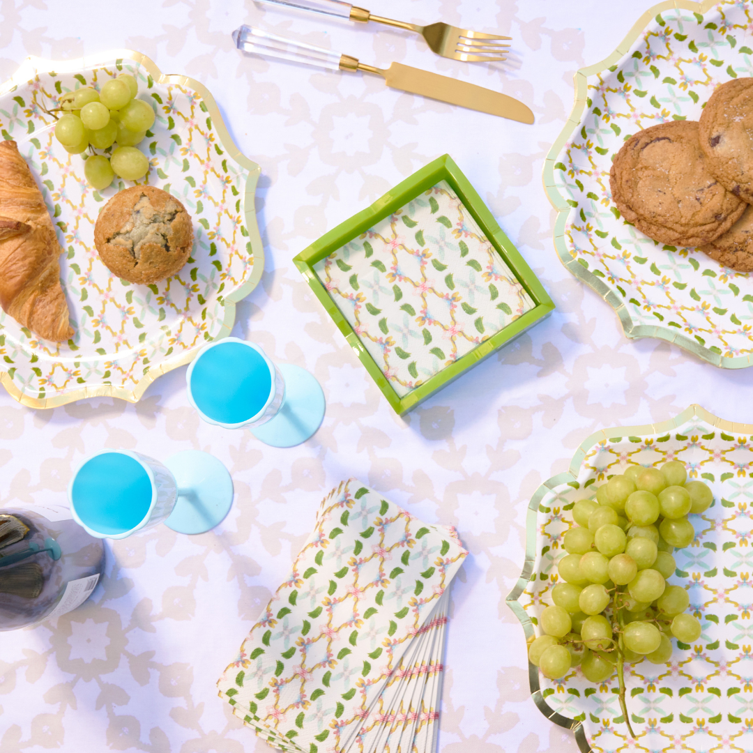 Dogwood Scalloped Dinner Paper Plates - Image 2